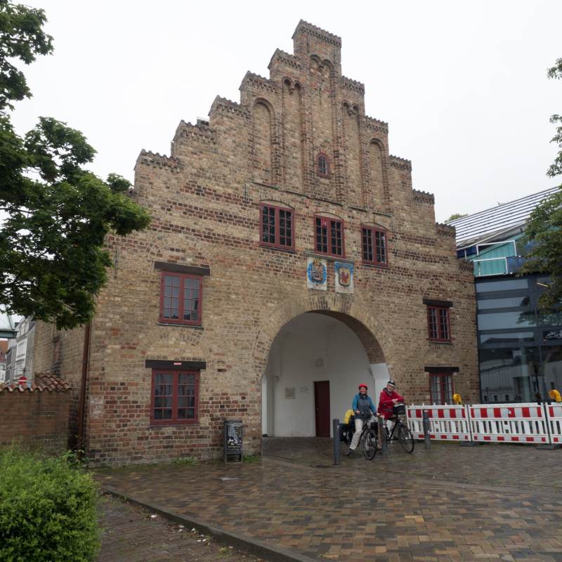 Aufbruch am Nordertor bei Nieselregen (Foto: V. Kähler)