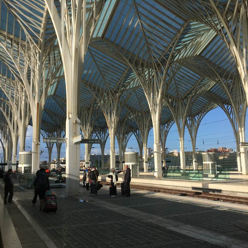 Der Bahnhof am ehemaligen Expogelände - beeindruckend!